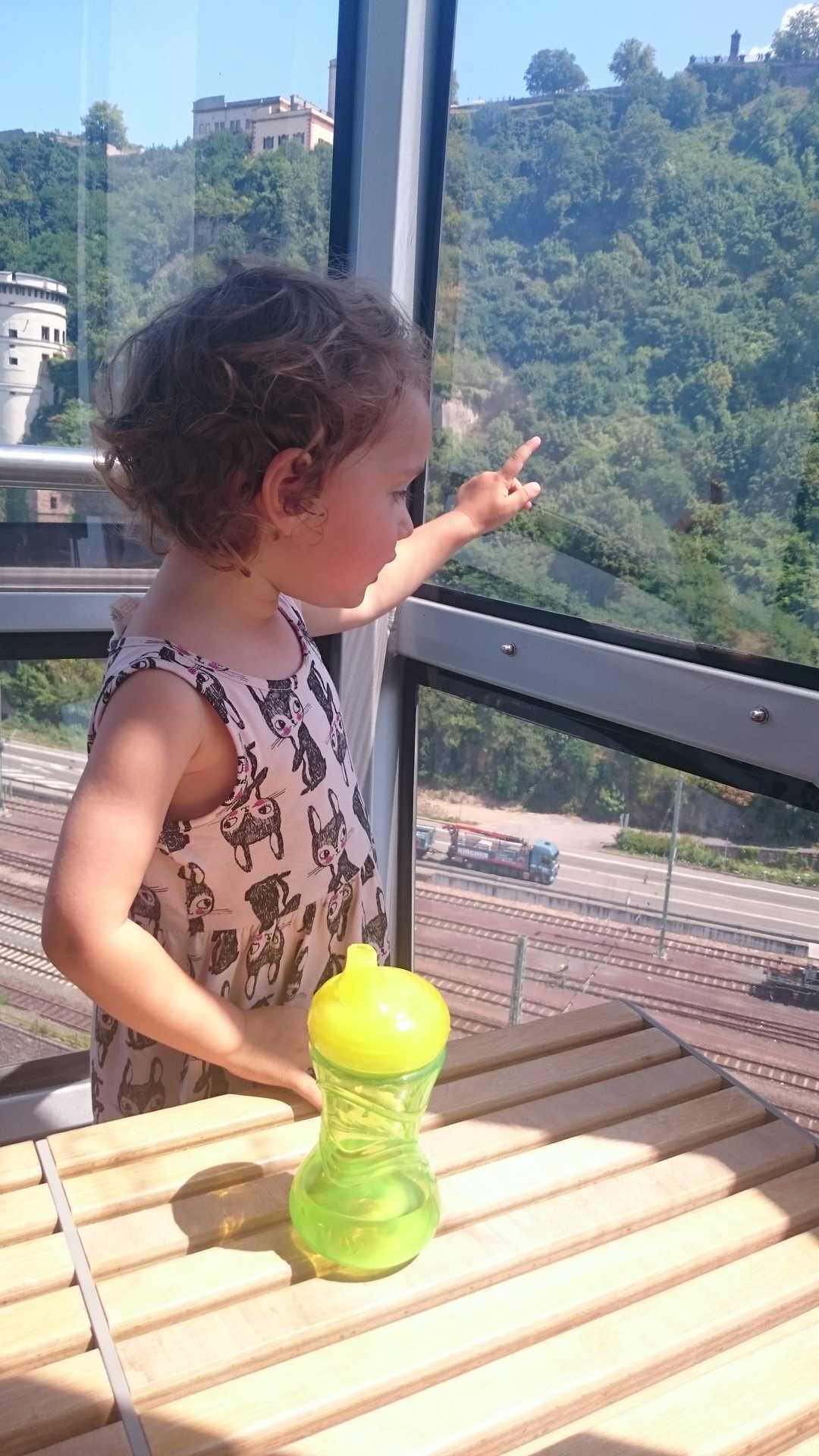Bild eines Kindes mit Ausblick
